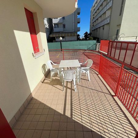 Residence Al Mare - Agenzia Cocal Каорле Экстерьер фото